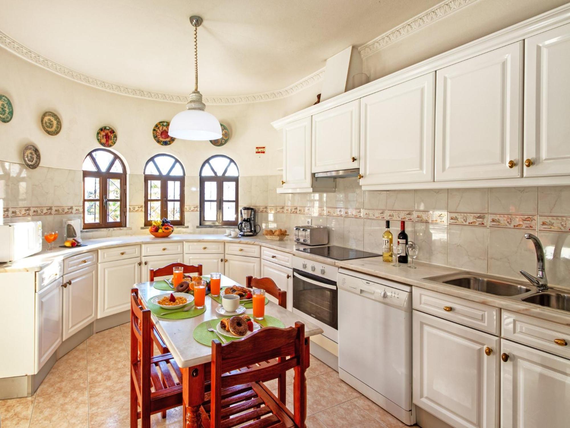 Charming Villa In Albufeira With Private Pool Bagian luar foto